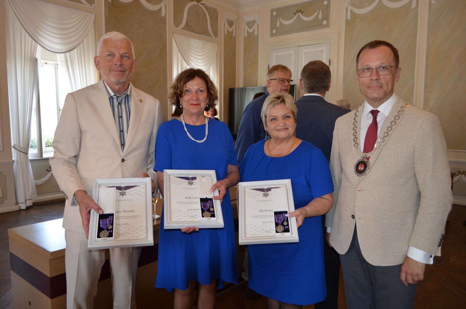 Toomas Noorem (vasakult), Külli Lust, Õie Pritson ja linnapea Urmas Klaas