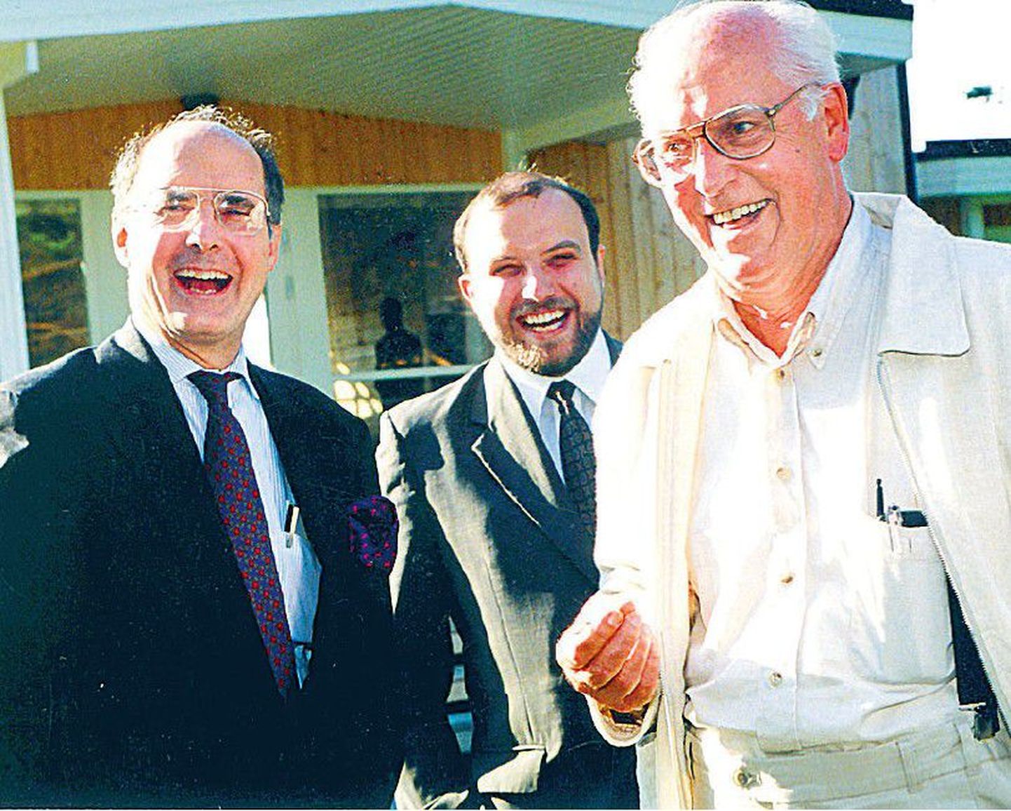 President Lennart Meri armastas Paslepa suveresidentsis puhata nii suvel kui talvel ja võttis
seal vastu ka kõrgeid külalisi. Pildil on tema külalisteks USA toonane asevälisminister Strobe Talbott (vasakul) ja Jüri Luik.