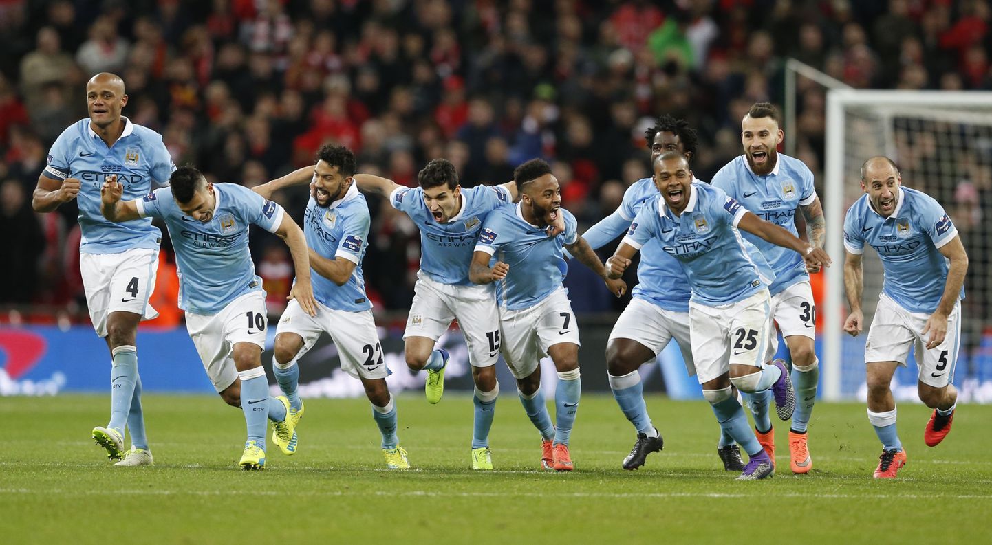 Manchester City pallurid tähistamas penaltiseeia võitmist.