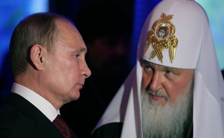 Vladimir Putin ja patriarh Kirill Rjurikovitšide  dünastia ajaloost rääkiva näituse avamisel.