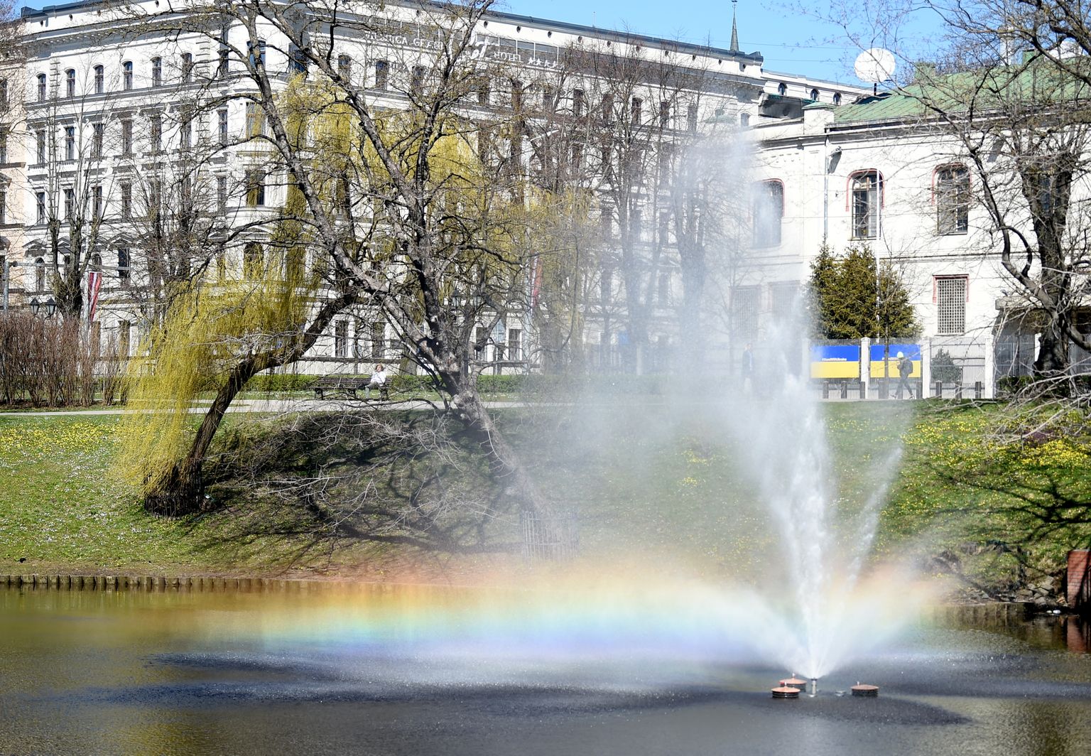 Strūklaka Rīgas kanālā.