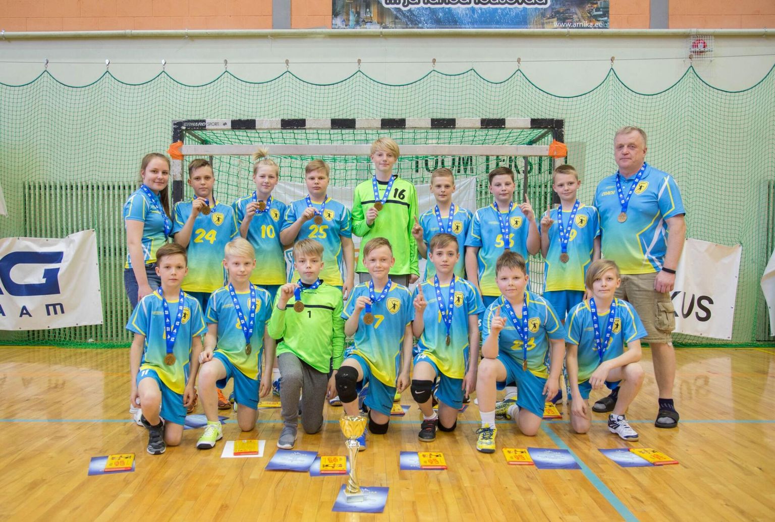 Võidukas HC Pärnu tiim. Tagareas vasakult: treener Merili Heinla, Karl-Vahur Vahemets, Kaspar Timusk, Oskar Viin, Averi Hännile, Jan-Bret Maiste, Gregor Jegorov, Raian Kuusk ja treener Toomas Heinla. Esireas vasakult: Gerrit Järv, Gregor Soomets, Henri Mitt, Samuel Einbaum, Rasmus Koel, Kristjan Heinla ja Kristofer Põld.