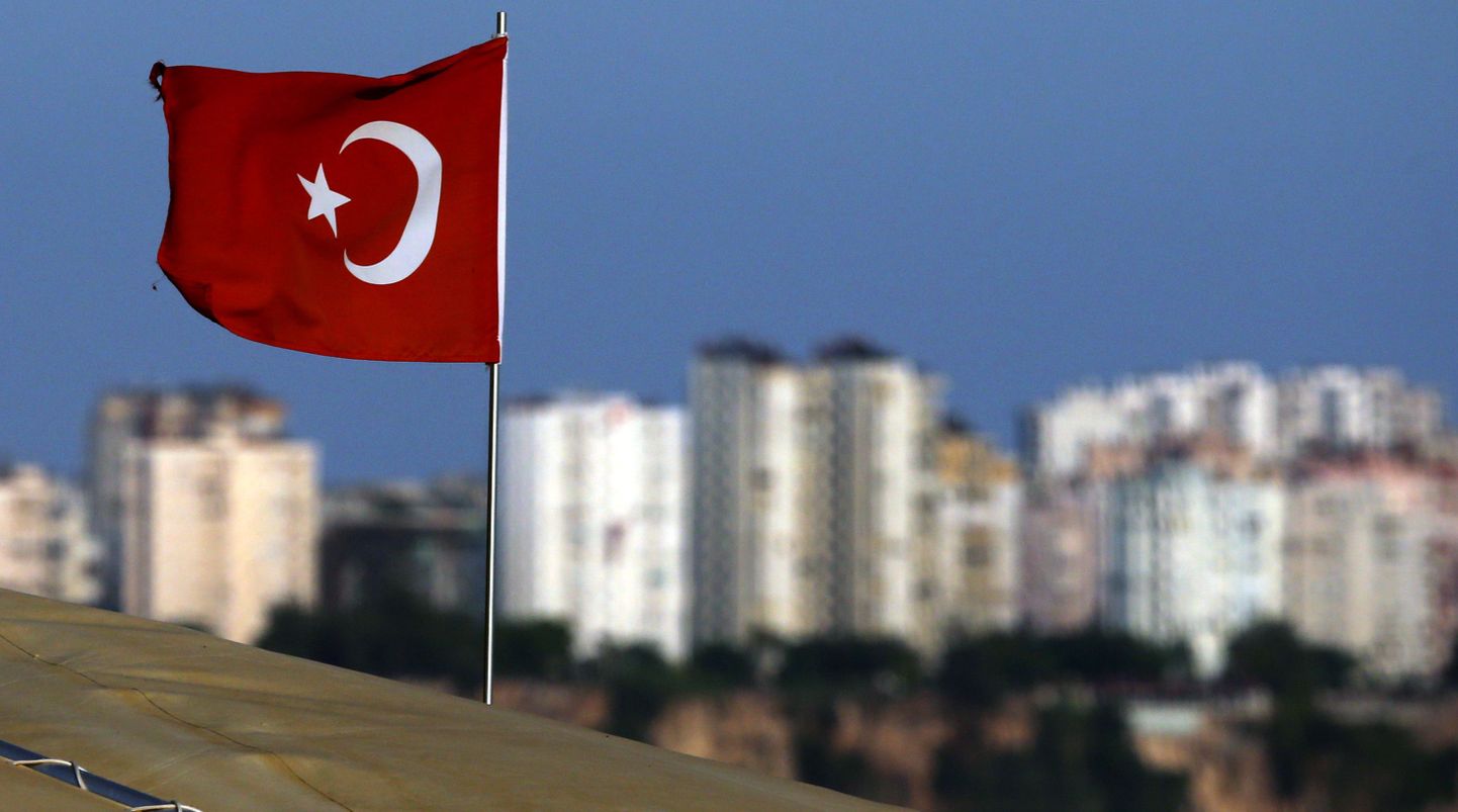 Türgi lipp Antalyas.