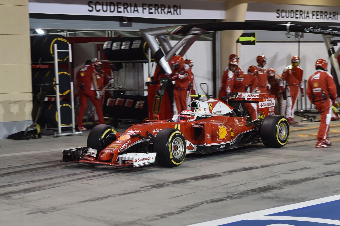 Ferrari sõitja Kimi Räikkönen Bahreini etapil.