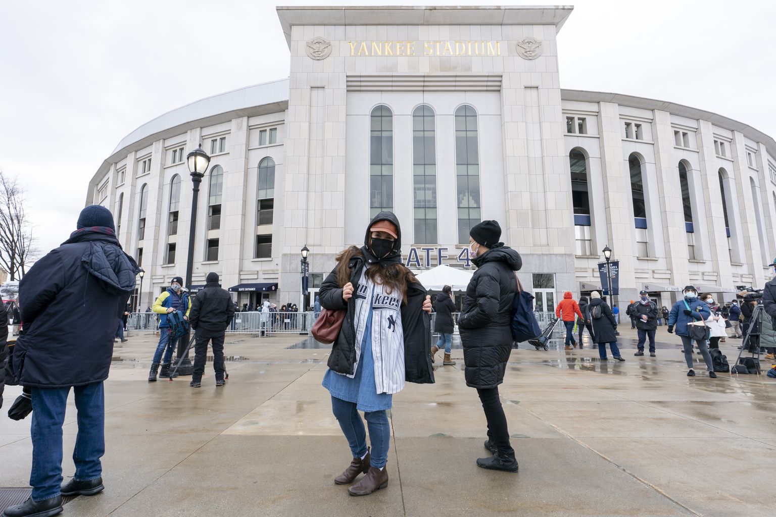 Yankee staadionil avatud vaktsineerimiskeskuse ees New Yorgis.
