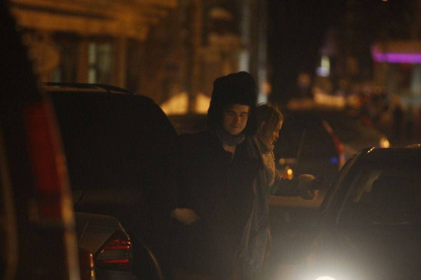 Anni Arro ja Marten Kuningas läksid lahku Hollywoodi taksopeatuse ees laupäeva öösel kella ühe paiku 27.02.10