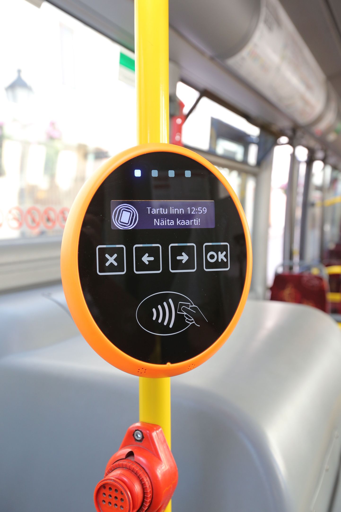Tartu bussides hakkab 1. septembrist tööle uus elektrooniline bussipiletisüsteem. Pildil validaator ehk tuvasti.