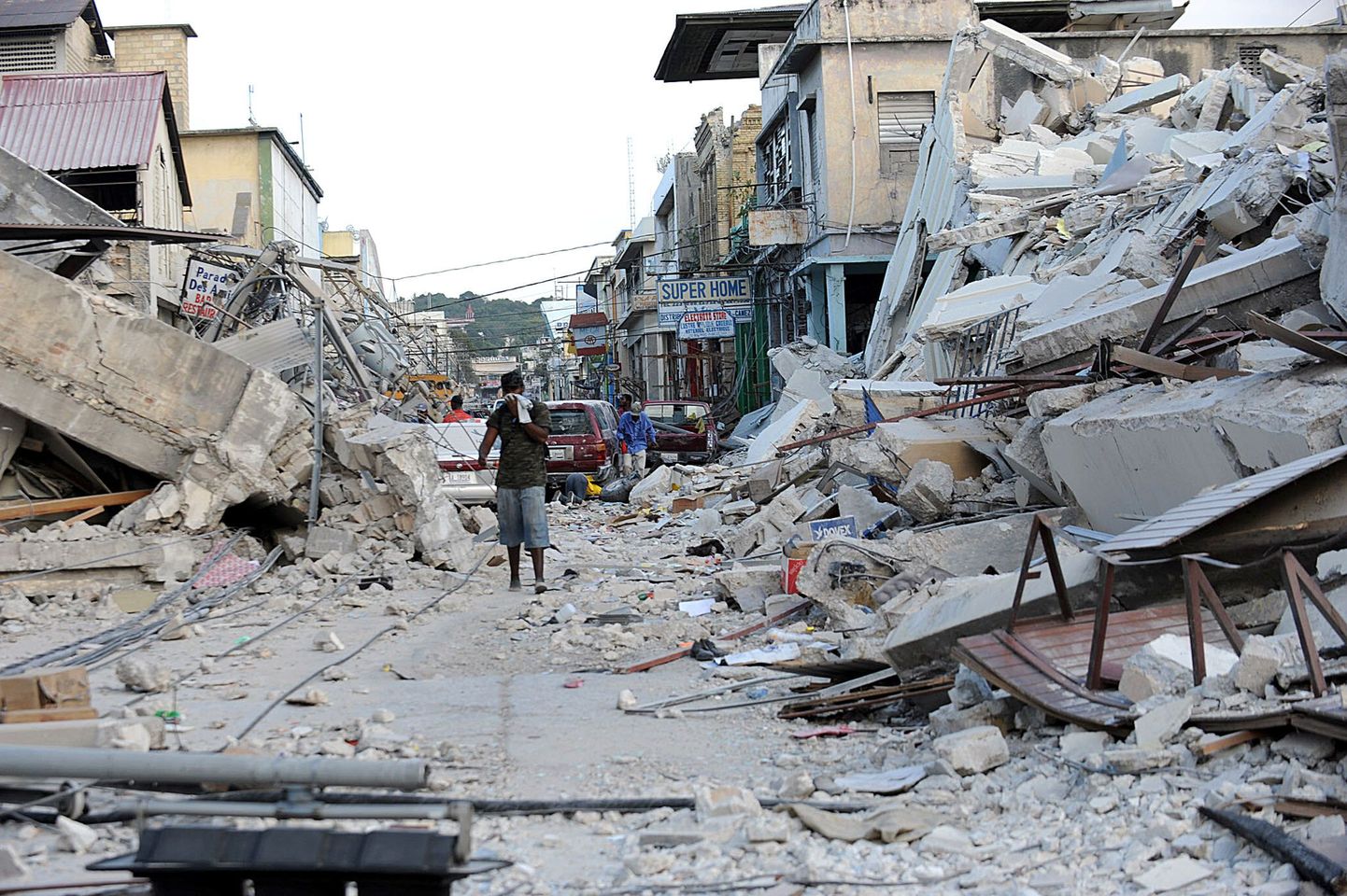 Вид на столицу Гаити, пострадавшую от землетрясения.