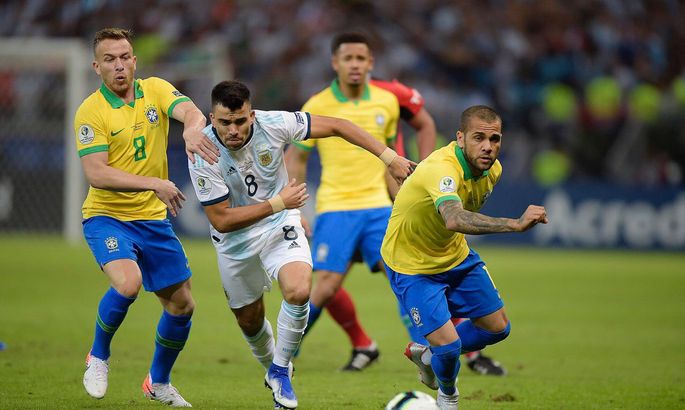Сборная Бразилии победила Аргентину в 1/2 финала Кубка
