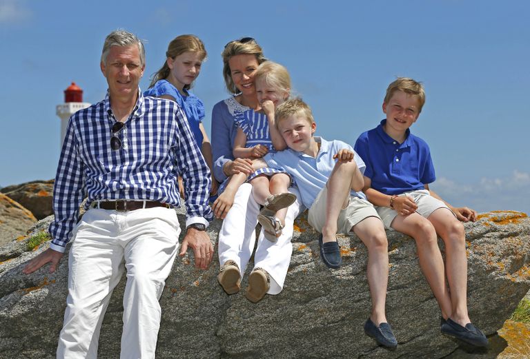 Belgia kuninglik pere: kuningas Philippe, printsess Elisabeth, kuninganna Mathilde, printsess Eleonore, prints Emmanuel ja prints Gabriel