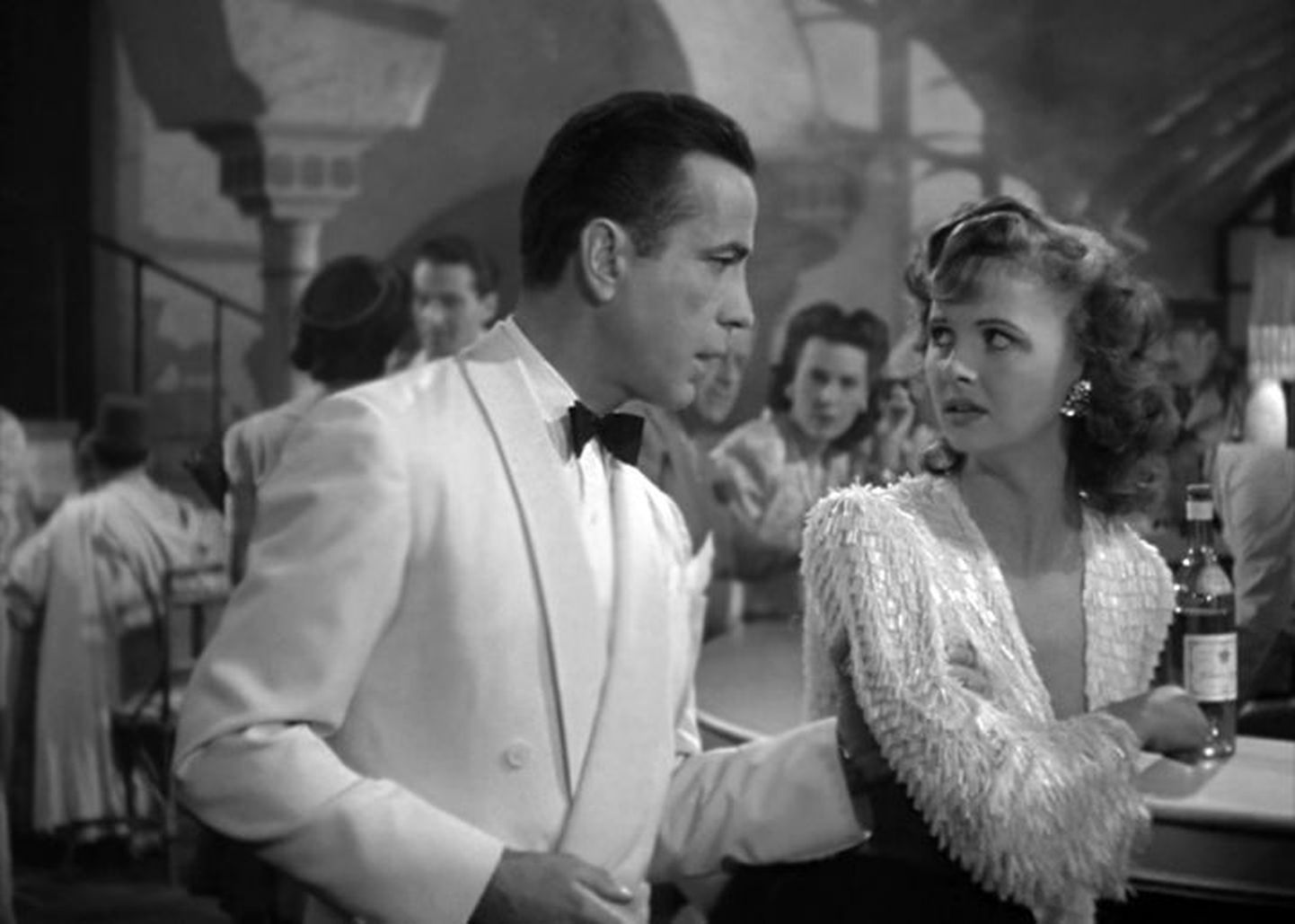 Kaader filmist «Casablanca». Pildil Humphrey Bogart ja Madeleine Lebeau