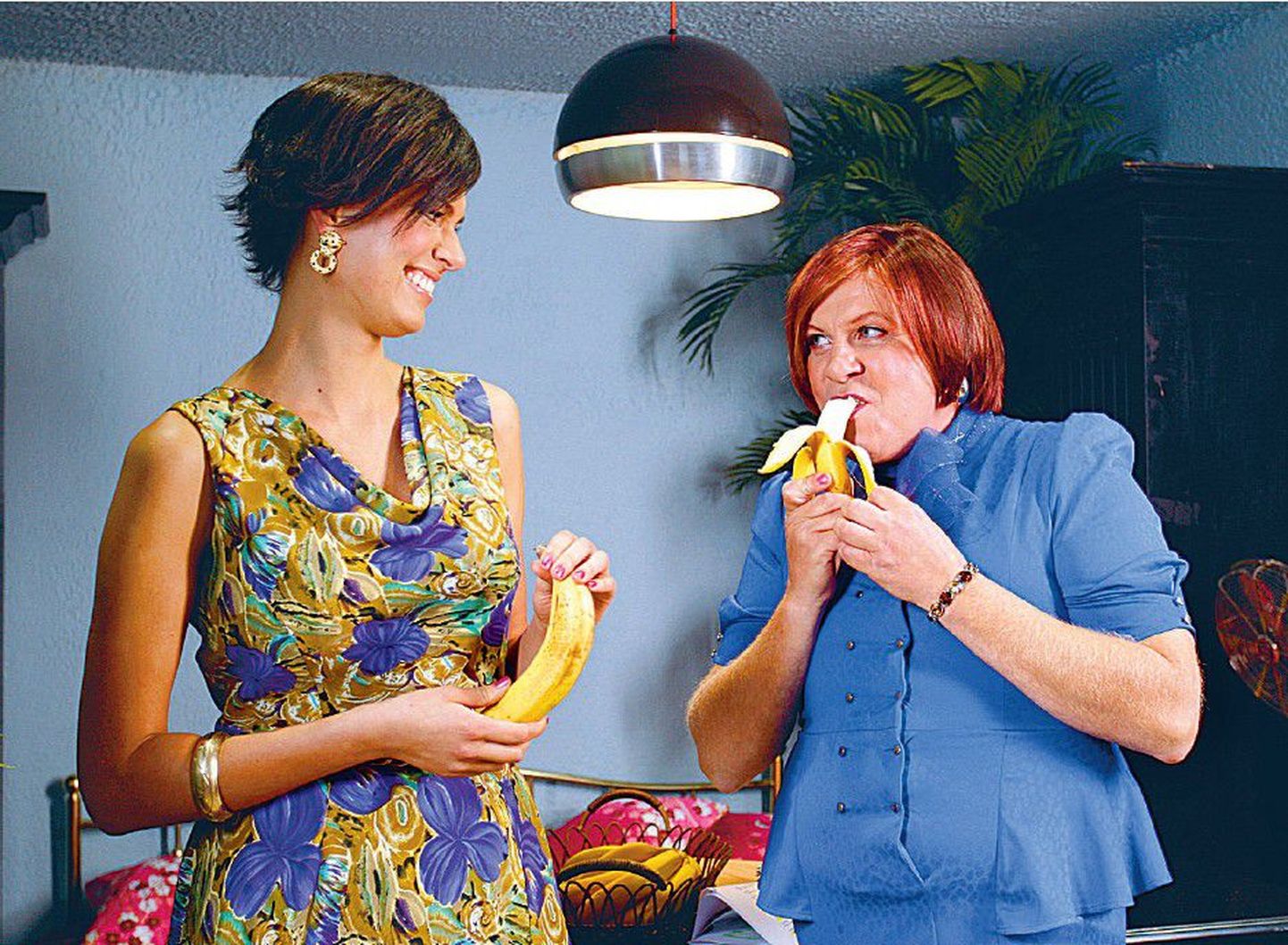 Britta Vahur ja Andrus Vaarik said lavastajalt muu hulgas ka näpunäiteid, kuidas naiselikult banaani süüa.