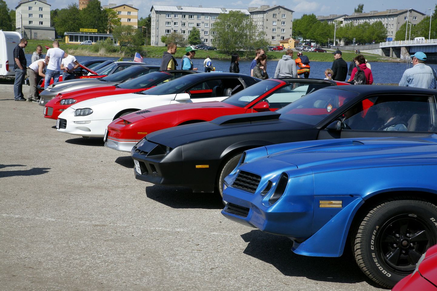Ameerika autode näitus Pärnu sadamas.