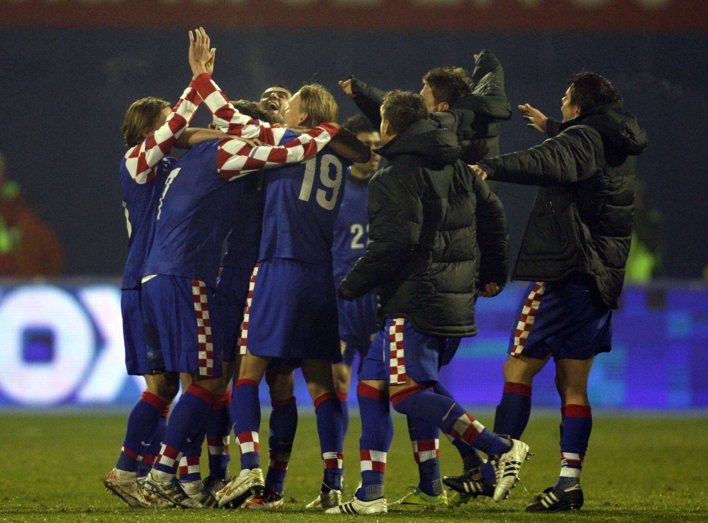 Horvaatia koondis edasipääsu üle rõõmustamas.