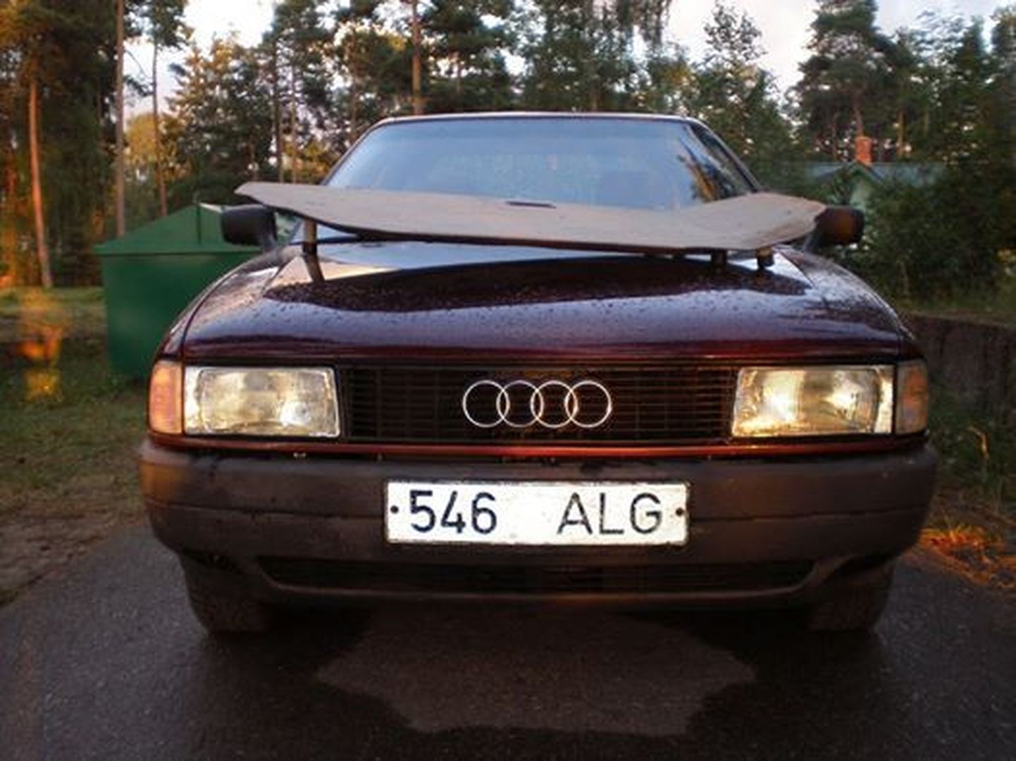Võsul sõidukite keelualas pikka aega seisnud Audi.