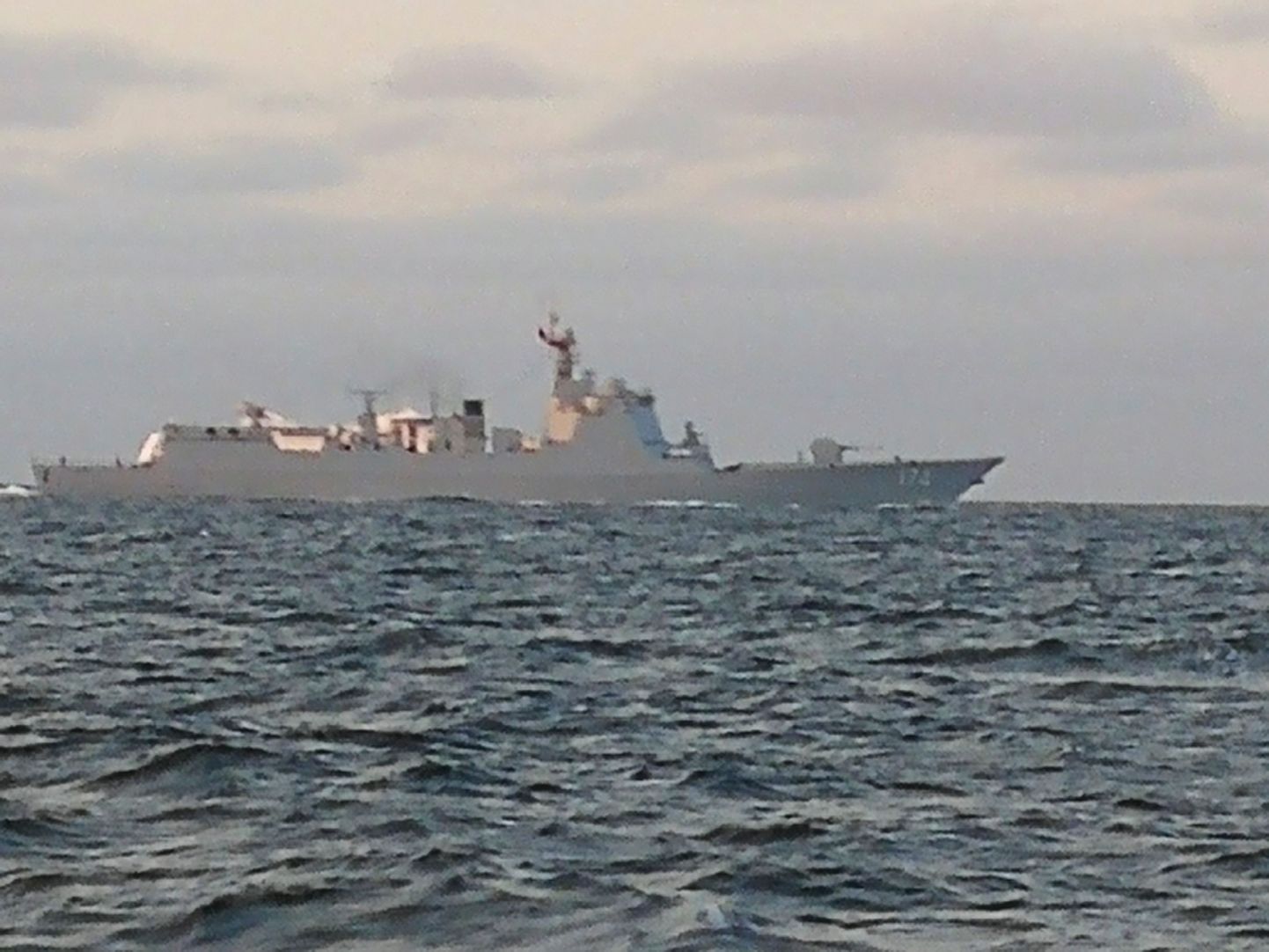 Taani mereväe foto Taani väinu läbivast Hiina hävitajast.