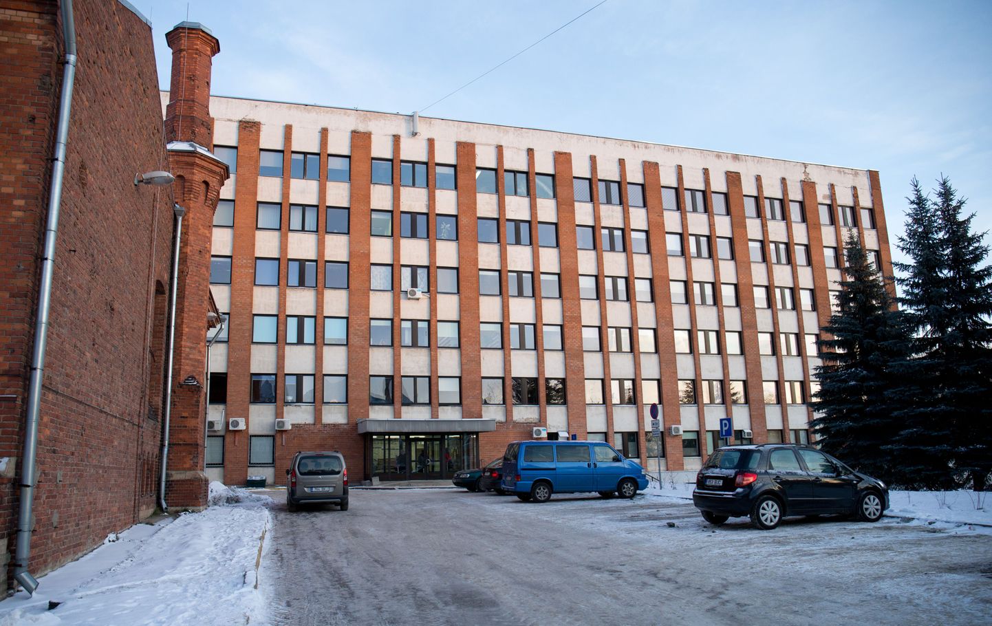 Pühapäeval kukkus Narva haigla kuuendalt korruselt alla naisterahvas.