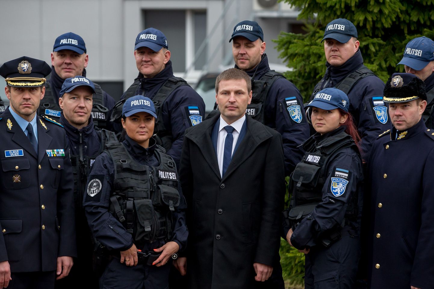 Подразделение эстонских полицейских ESTPOL1 и Ханно Певкур.