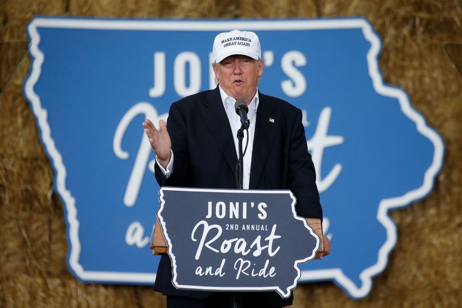Donald Trump Iowas kõne pidamas.