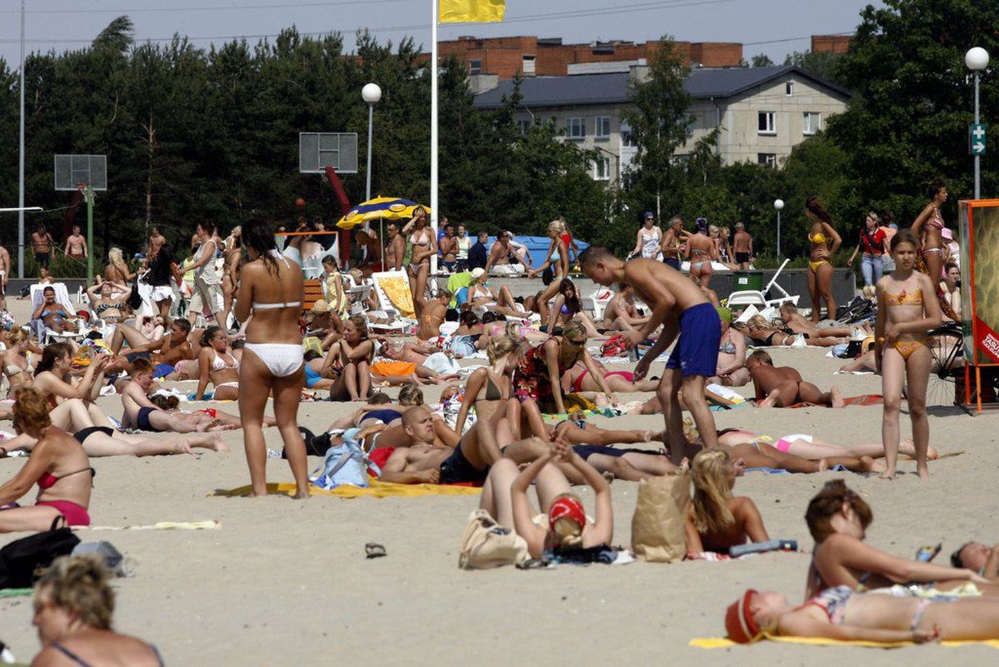Päevitajad Stroomi rannas.