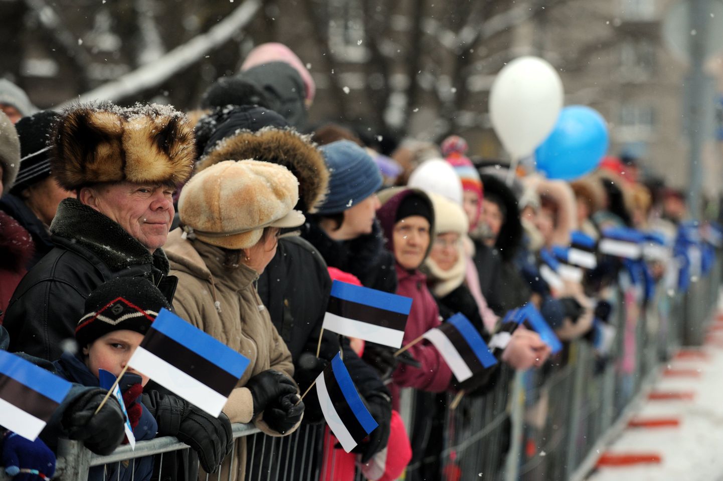 Narvalased 2009. aastal kodulinnas vabariigi aastapäeva paraadi jälgimas.