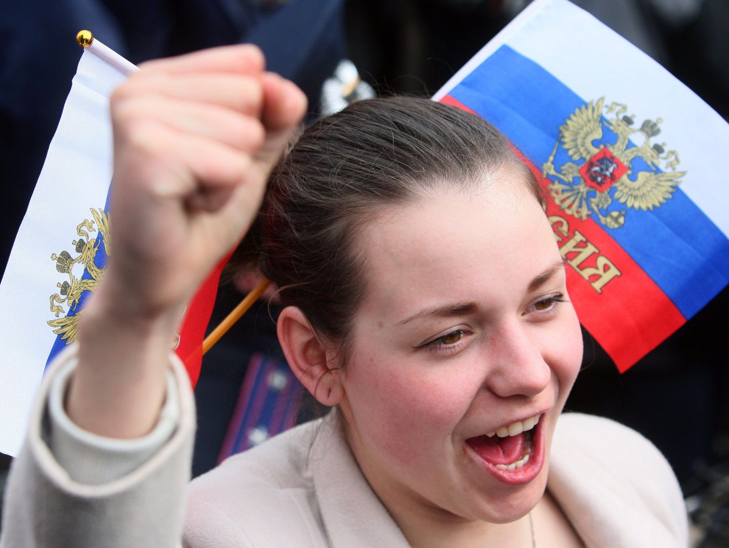Пророссийская активистка в Донецке 16 марта 2014 года