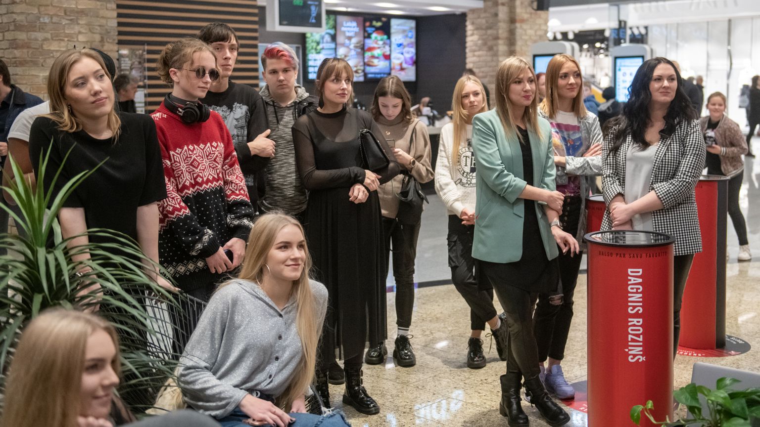 Звезды X Faktors встречаются с фанатами
