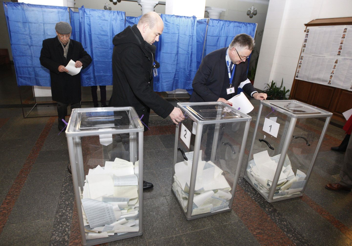 Rahvusvahelised vaatlejad Kiievis valimistel.