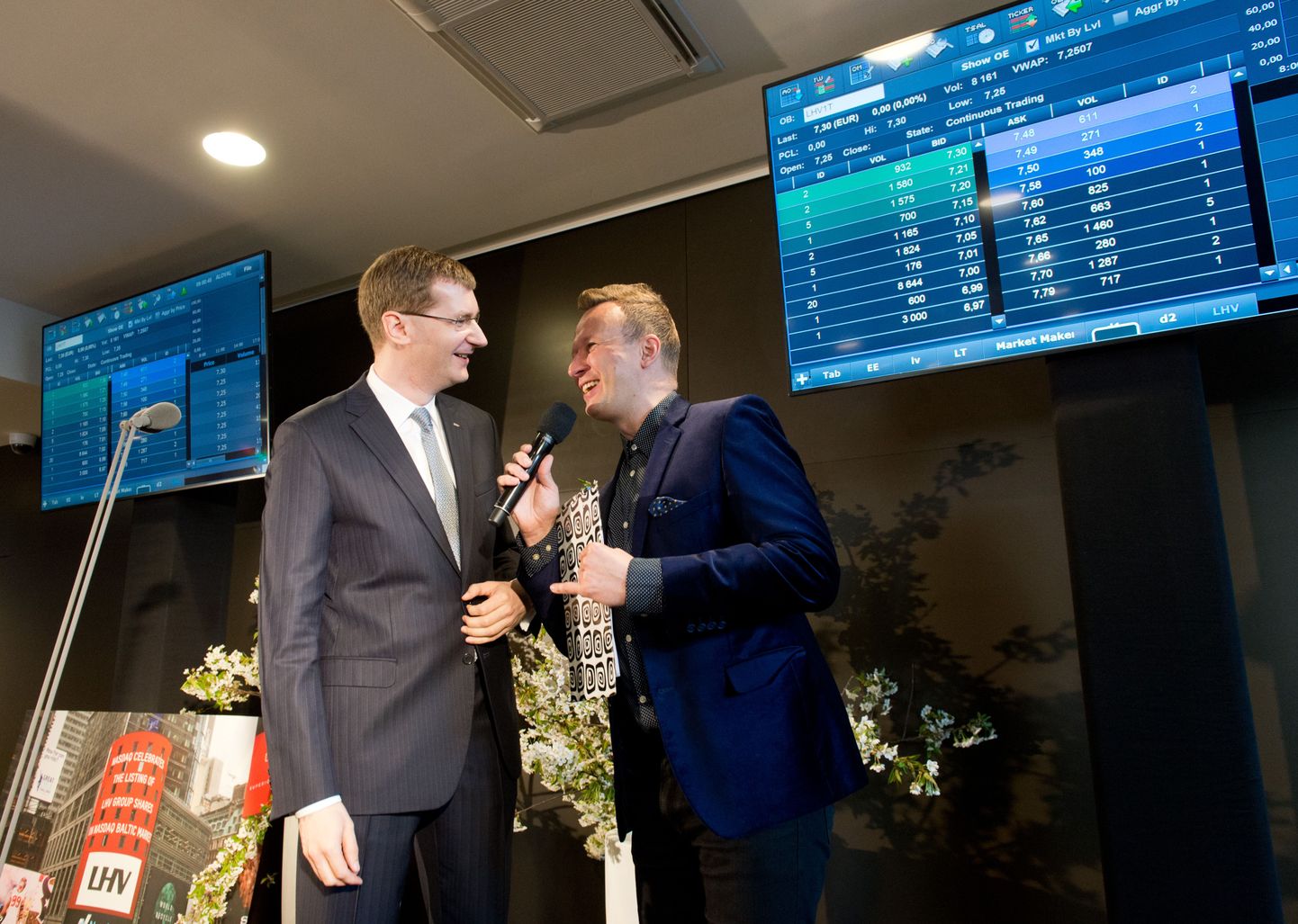 Tallinna börsil alustati kauplemist LHV aktsiatega. Pildil Erki Kilu, Marko Reikop.