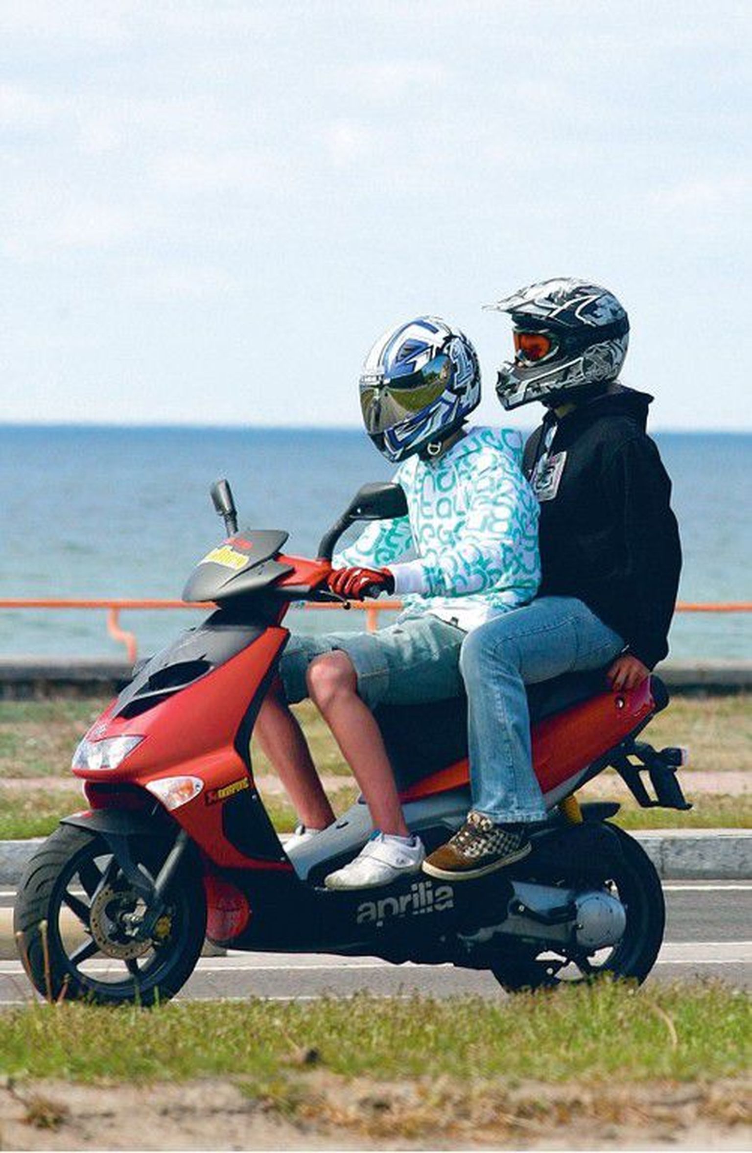 Sagedased on ka motorolleriõnnetused, sest selliste sõidukite juhtimiseks ei ole tarvis juhiluba ja nii on
uljastel noorukitel nendega kihutamiseks vaba voli.