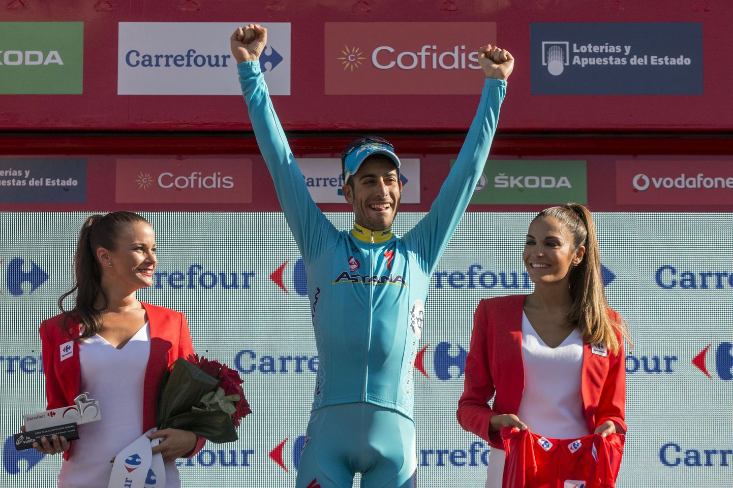Itaalia jalgrattur Fabio Aru Vuelta etapivõitu tähistamas.