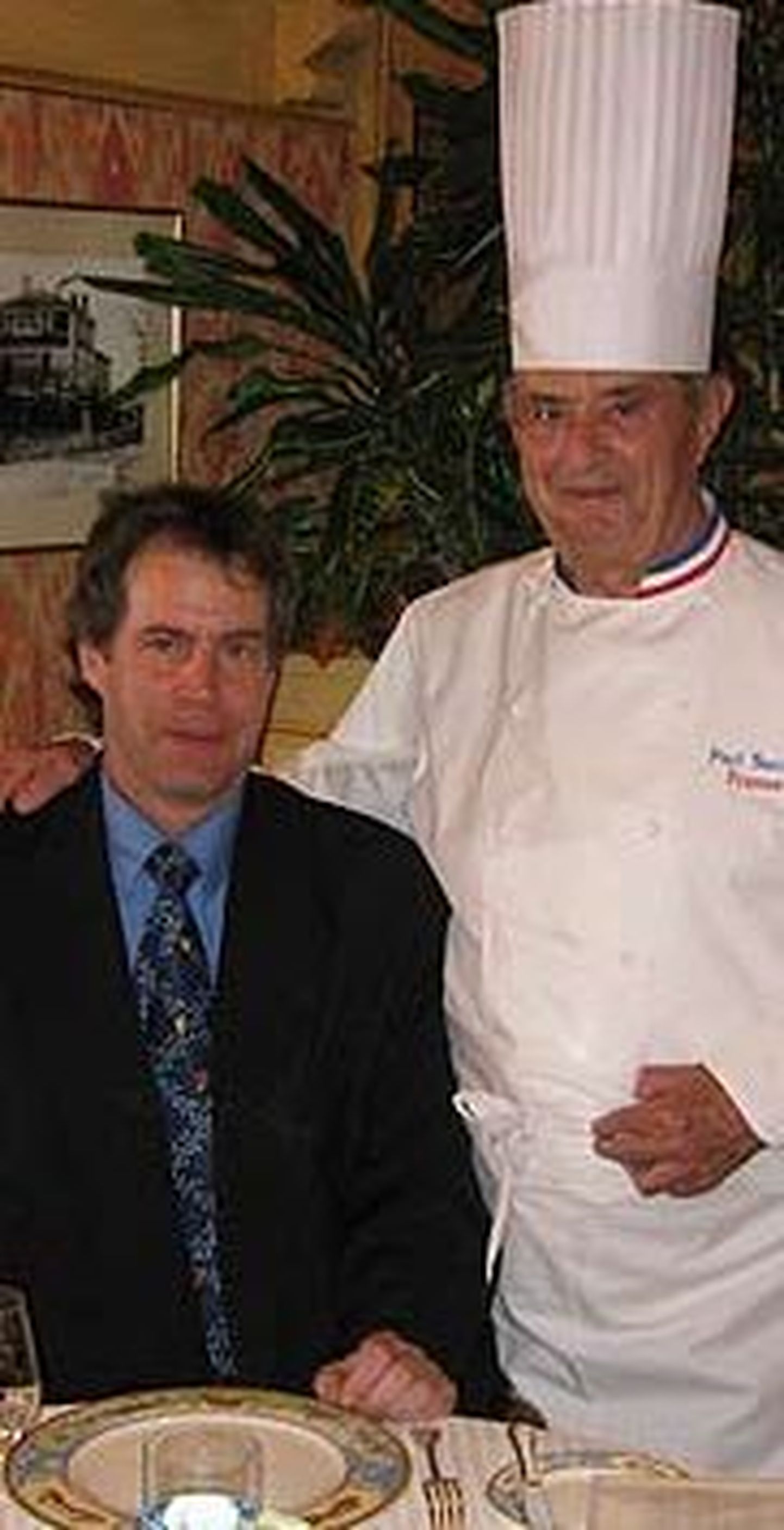 Pascal Henry (vasakul) koos kuulsa prantsuse koka Paul Bocusega