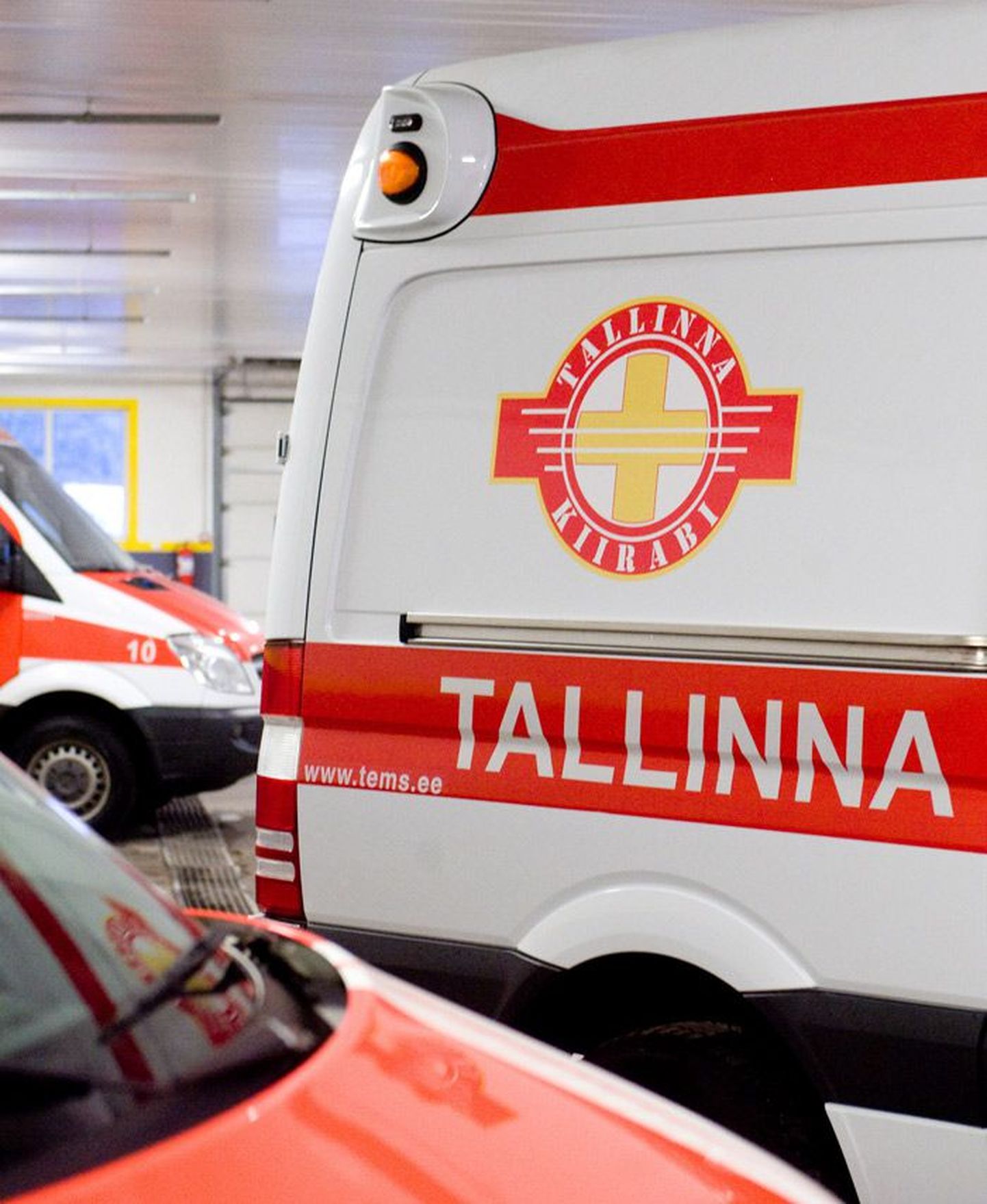 Tallinna kiirabiauto garaažis väljakutset ootamas.
