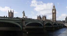 Westminsteri sillalt rünnaku eest alla hüpanud turist suri haiglas