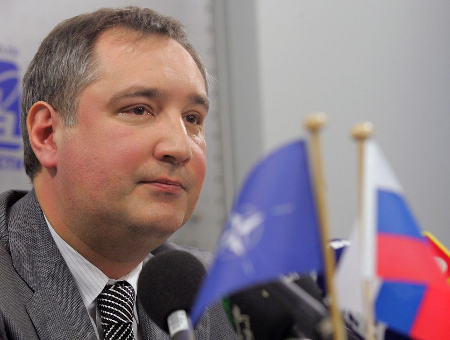 Venemaa alaline esindaja NATO juures Dmitri Rogozin andmas pressikonverentsi Moskvas.
