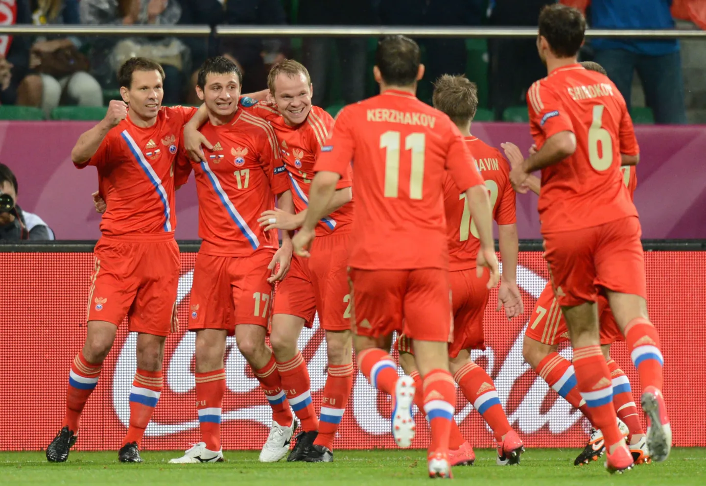 Игроки сборной России в матче на Евро-2014.