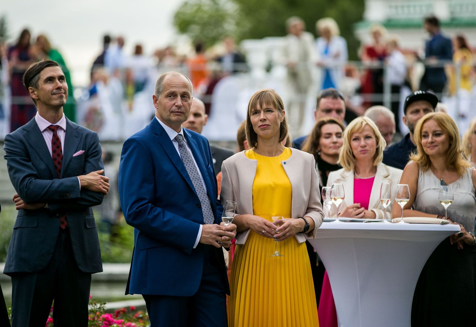 Presidendi vastuvõtt Kadrioru lossi roosiaias.