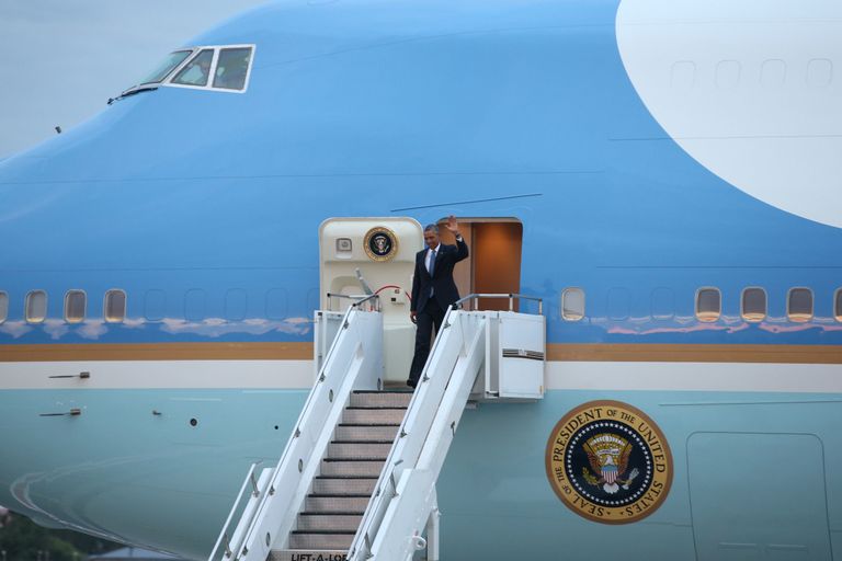 Самолет с президентом США Бараком Обамой приземлился в Таллиннском аэропорту в 6.22.