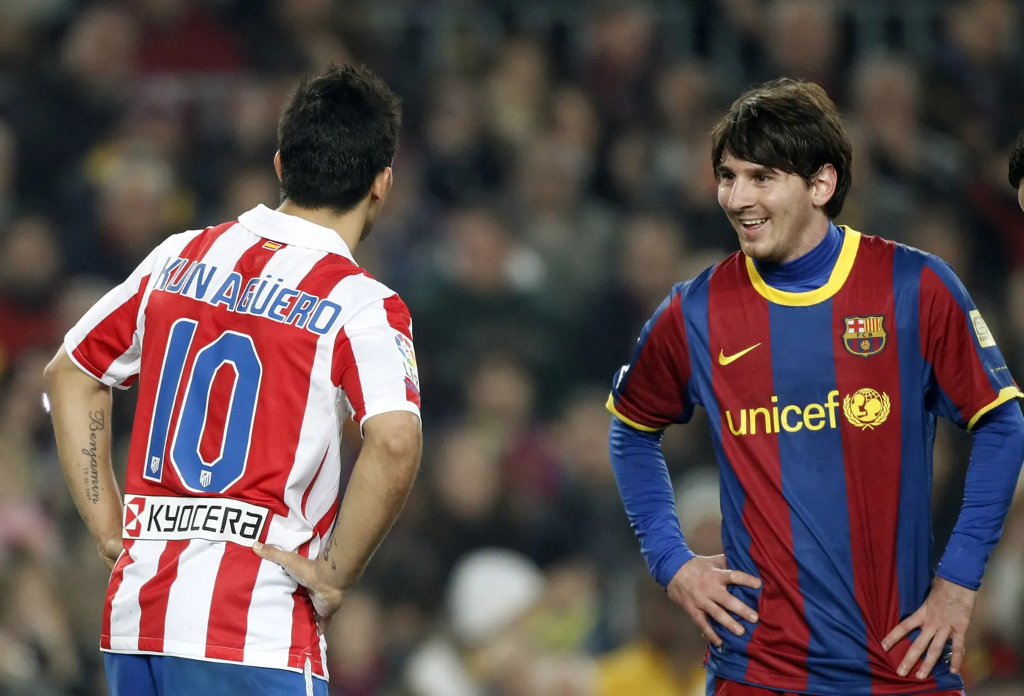 Lionel Messi (paremal) röövis palli oma sõbralt Sergio Agüero