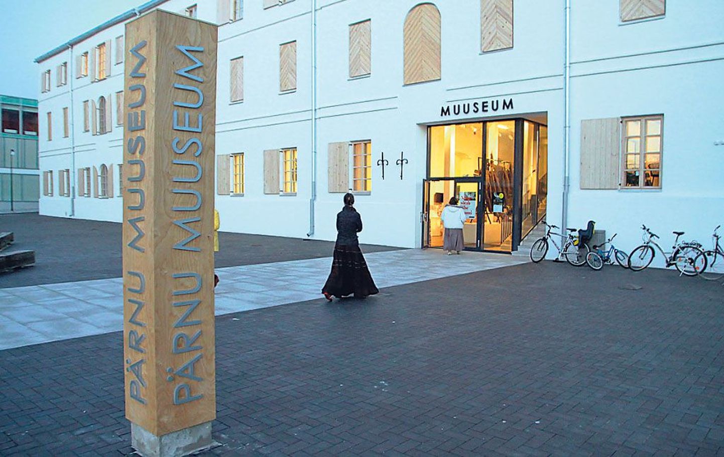 Pärnu muuseum pakub 17. mail huvilistele võimalust asjatundjate eestvedamisel erilisemaid eksponaate uurida, teha endast retrofotosid ja vaadata filme.