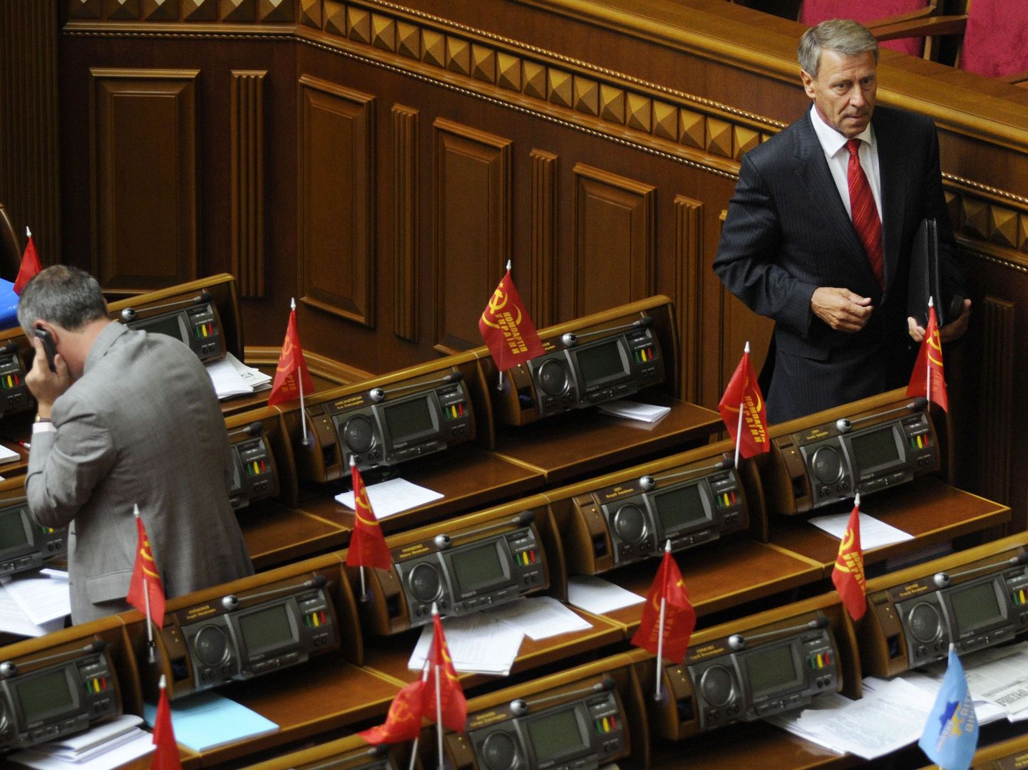 Ukraina parlamendis ülemraadas läks kolmapäeval lõhki läänemeelne valitsuskoalitsioon.