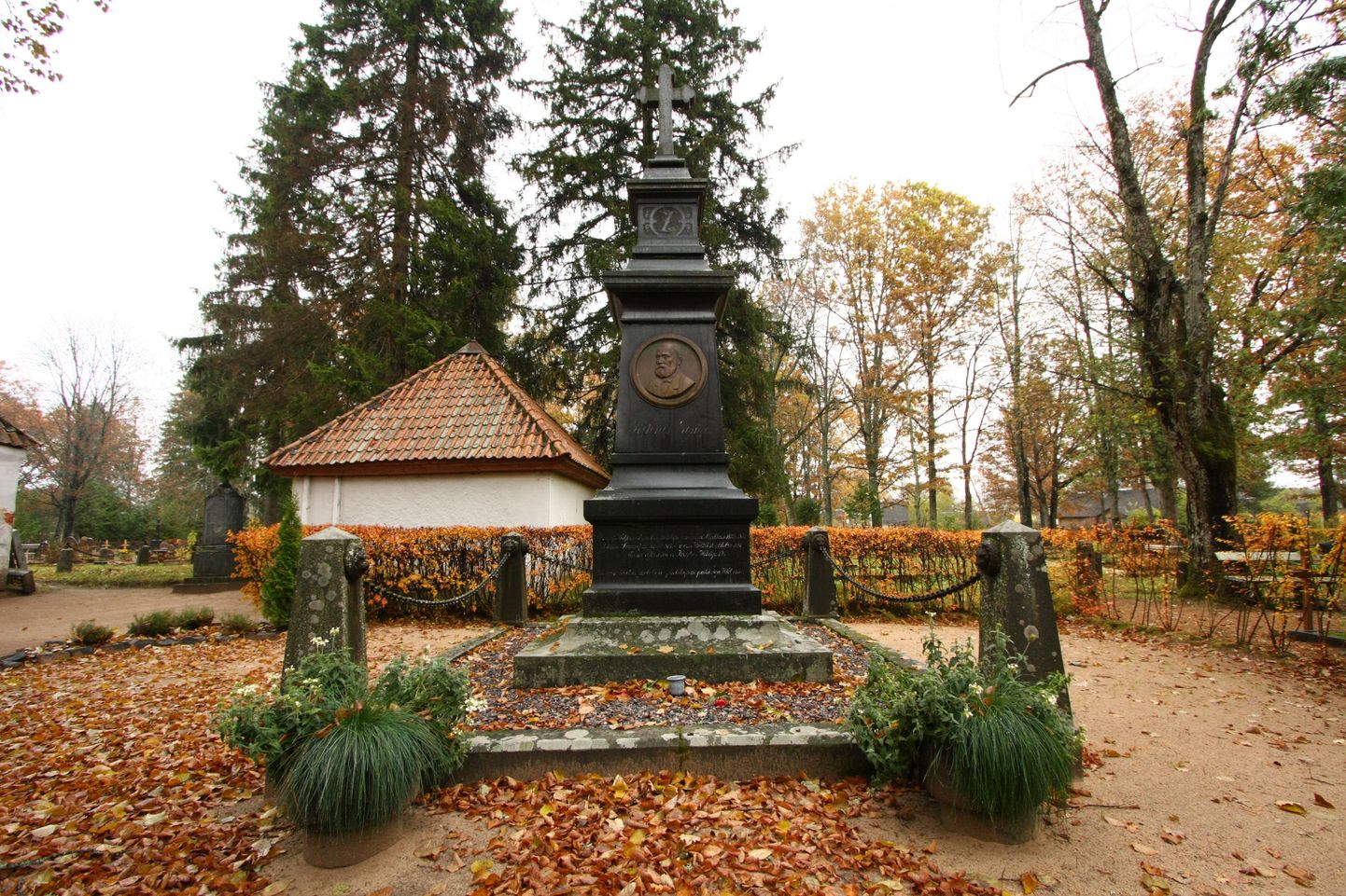 Janis Cimze monument Valka kalmistul.