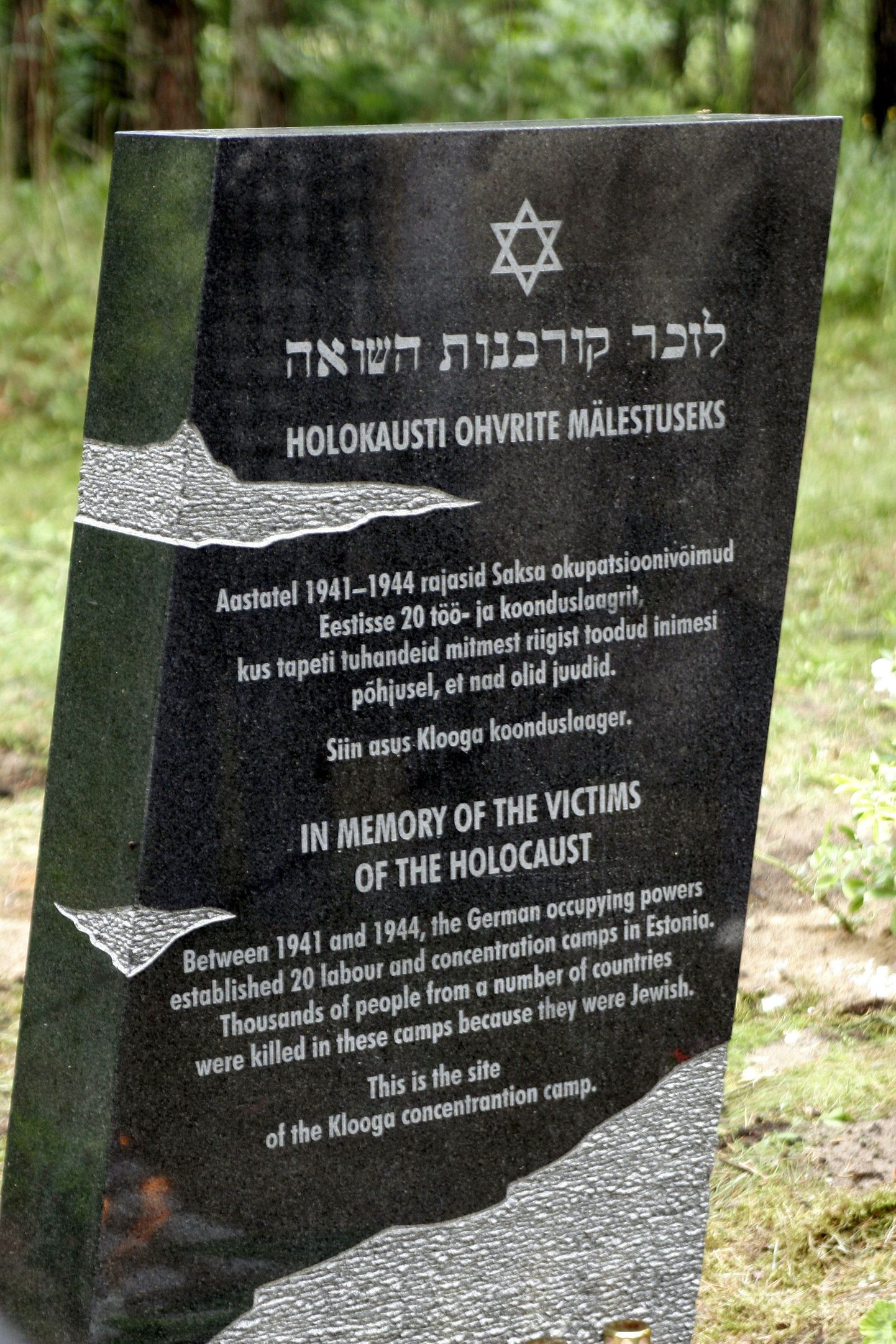 Kloogal asuv holokausti mälestuskivi.