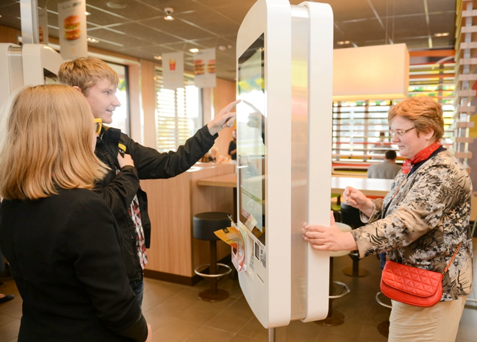 Uued puutetundlikud ekraanid Rocca al Mare McDonald'sis.