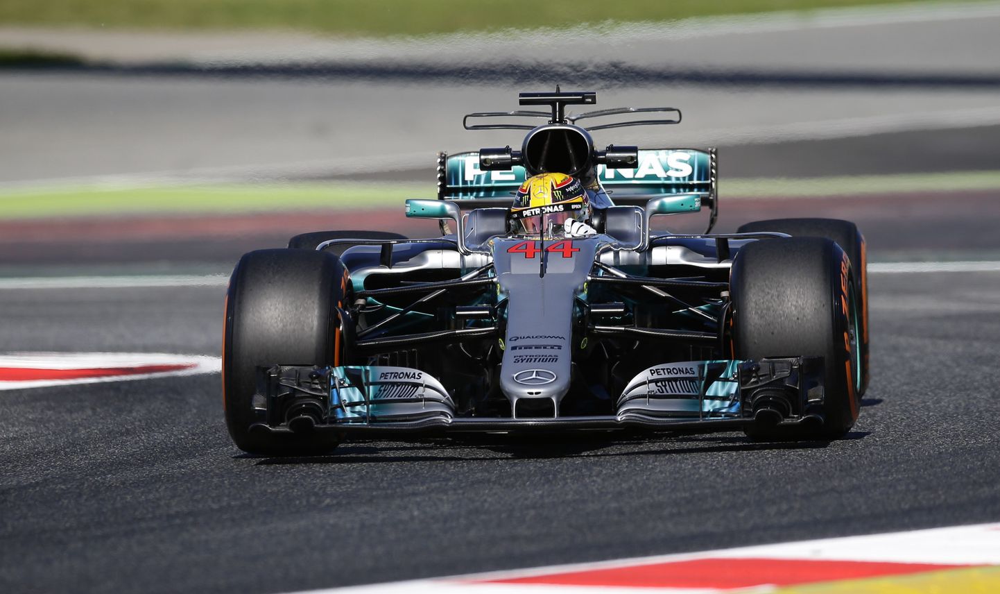 Mercedese piloot Lewis Hamilton Hispaania GP esimesel vabatreeningul.