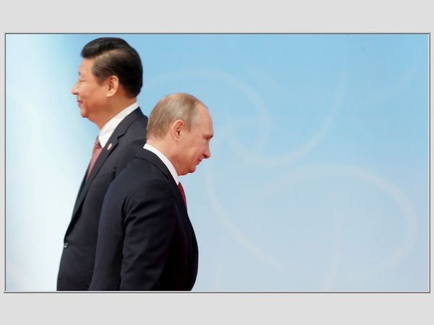 Vene ja Hiina riigipead eile Pekingis teineteisest möödumas.