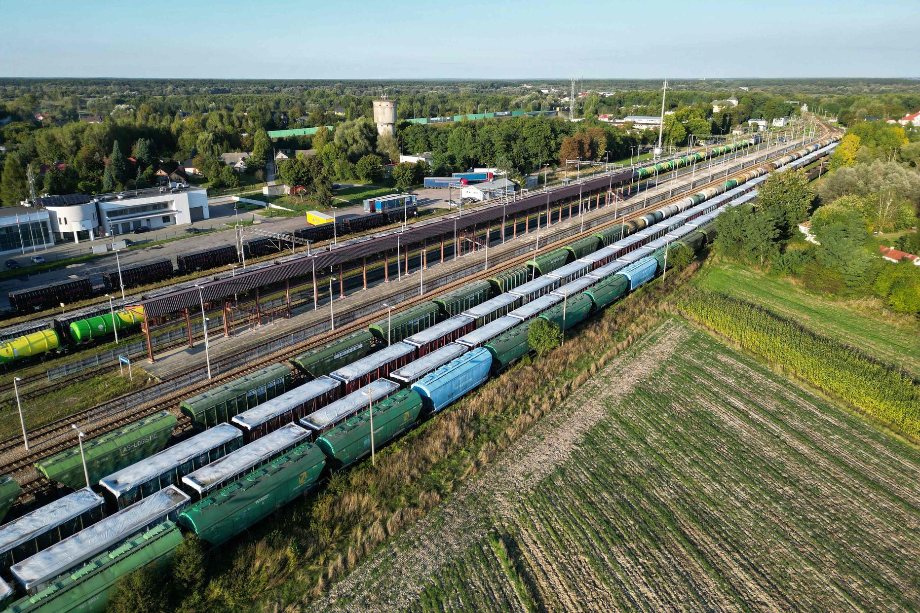 Rongid Ukraina viljaga Ukraina-Poola piiril.