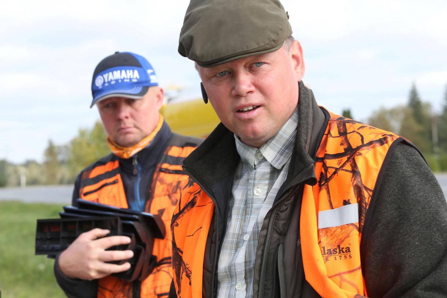 Tartu jahindusklubi tegevjuhi Tõnu Petersoni (soniga) sõnul on oluline inimestele loomade vaktsineerimist meelde tuletada, et haigus lemmikloomade sekka ei jõuaks.
