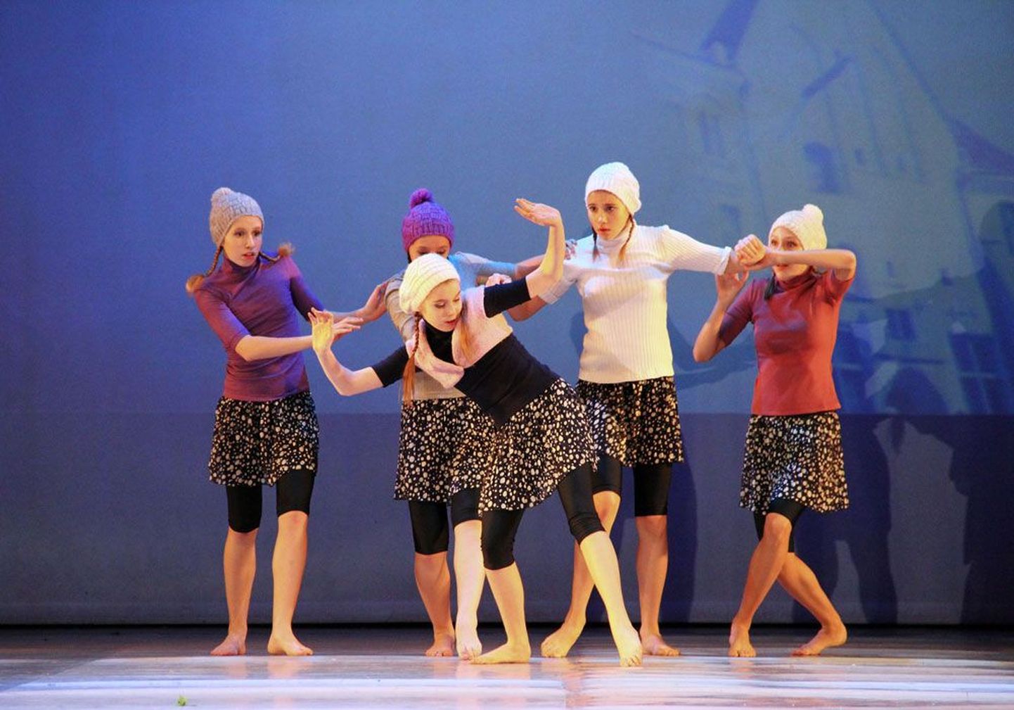 По тонкому льду» – один из танцев любимца публики, ансамбля «Дети Магнитки» (Магнитогорск).