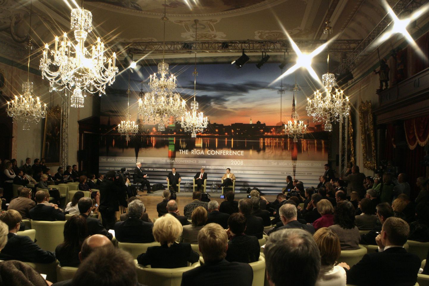 Президент Фонда Маршалла Крэйг Кеннеди встречался на рижской конференции 1 ноября 2008 года с президентами Эстонии, Латвии и Грузии